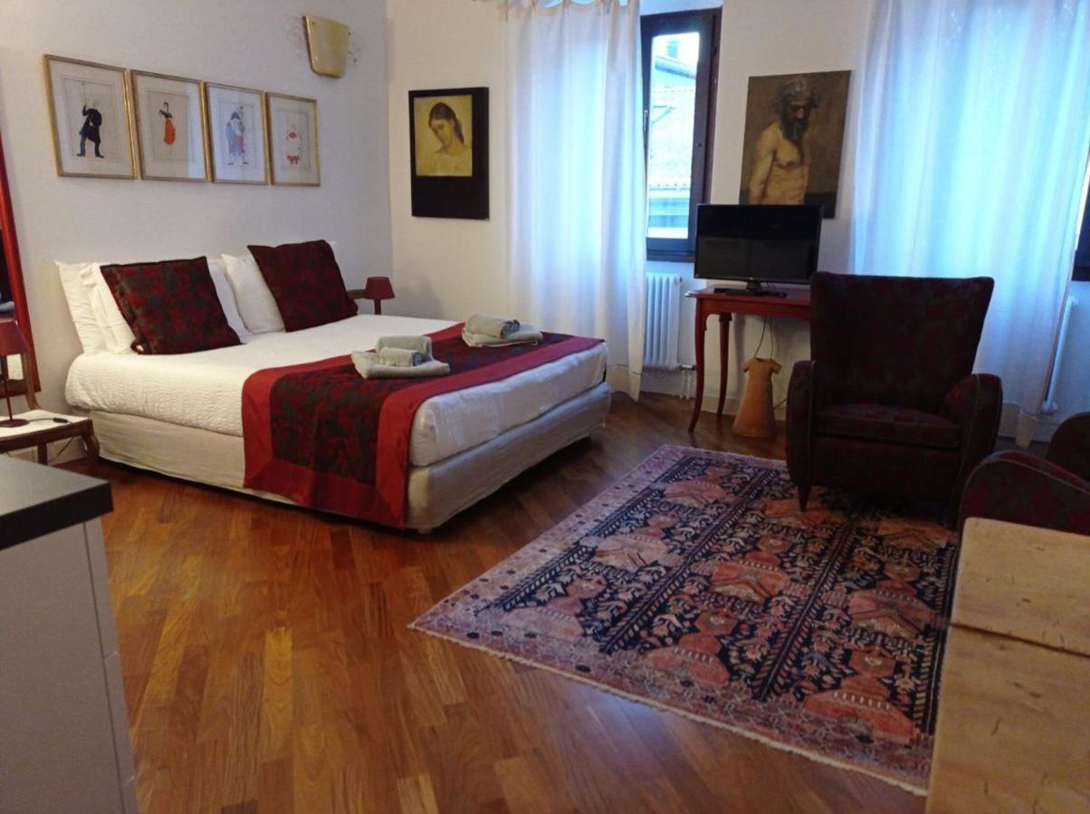S. Trinita 18, Suites & Rooms Trient Exterior foto